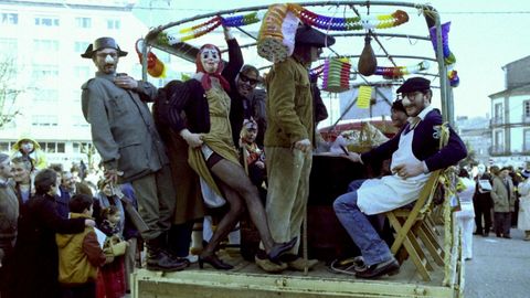 Comparsa en el desfile de Lugo en 1985