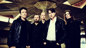 Simon Gilbert, Richard Oakes, Mat Osman, Brett Anderson y Neil Codling, los integrantes de Suede.