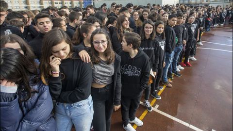 De negro en el instituto Alfredo Braas de Carballo