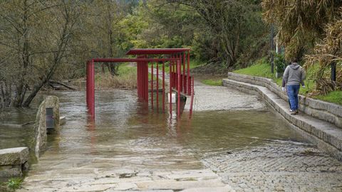Fuente de O Tinteiro, bajo las aguas del Mi�o