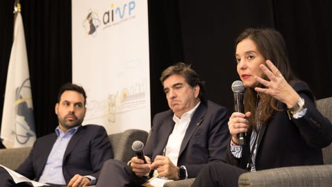 Ins Rey y Martn Fernndez Prado (en el centro), este viernes en un foro mundial sobre ciudades y puertos en Nueva York