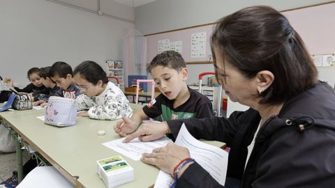 Actividades con los alumnos del CEIP de O Vicedo dentro del aula.