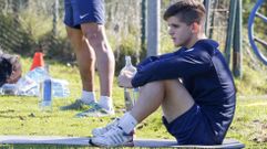 El juvenil Jaime Leira, durante un entrenamiento con el primer equipo del Racing de Ferrol