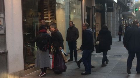 Los escaparates reluc�an con todo tipo de descuentos