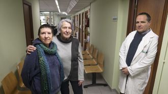 Ana Mari�o, Sari Alabau y Gerardo Sabio, en las instalaciones de Asfedro en Caranza. jos� pardo