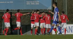 Los jugadores del Negreira festejan el tanto del empate. 