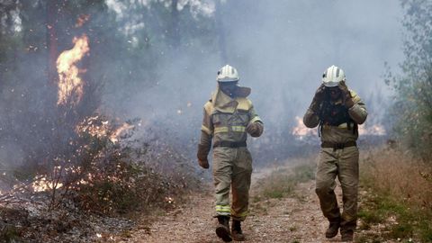 Dos bomberos en San Fiz, Bveda