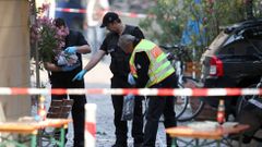 Investigadores en el lugar de la explosi�n