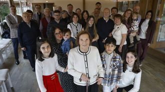 Erundina Amado Garc�a celebr� su 100 cumplea�os rodeada de su familia con una comida en el restaurante El Pantano de Cecebre. 