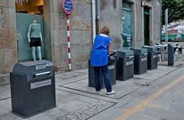 Los contenedores se ubican debajo de viviendas y en las proximidades de varios negocios.