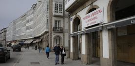 A las reformas en varios locales comerciales se une la rehabilitaci�n de edificios hist�ricos como una de las Casas de Paredes. 