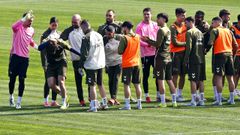 Las collejas se han convertido en un cl�sico del inicio de los entrenamientos en un plantel en el que reina el buen ambiente.