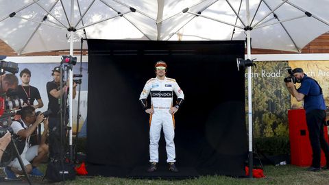 El piloto espaol Fernando Alonso del equipo McLaren posa antes del Gran Premio de Australia de la Frmula Uno 2018, en el Albert Park Circuit en Melbourne, (Australia) hoy, jueves 22 de marzo de 2018. El Gran Premio de Australia tendr lugar el 25 de marzo de 2018.