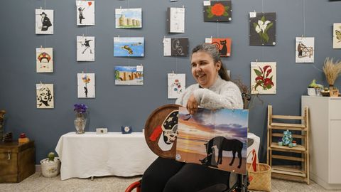 Lorena Quintas Rejo, en su casa de Outeiro de Laxe, donde habilit un espacio como tienda.