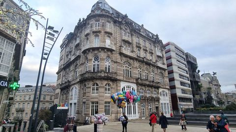 El antiguo Hotel El Moderno tiene 27 pisos.