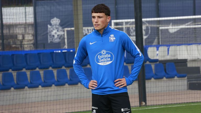 Kevin S�nchez, en el entrenamiento de ayer del primer equipo del Deportivo, en Abegondo