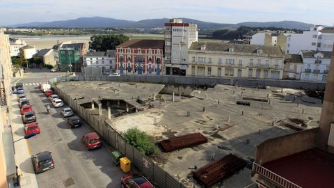 Foto de archivo del solar que era de Vialmar y situado frente a la Casa da Cultura