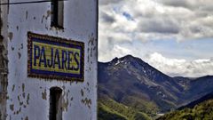 Placa de Pajares en la estaci�n hom�nima de tren