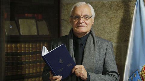 V�ctor Freixanes, presidente de la RAG, visitar� hoy el Cruceiro de Canido