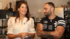 La conselleira Mar�a Mart�nez Allegue, con Jes�s Mato, vecino de Rois de 32 a�os que accedi� a una de las ayudas de la Xunta para adquirir vivienda