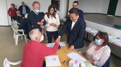 El conselleiro de Medio Rural, con titulares de una concentraci�n parcelaria en Touro
