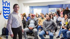 El abogado C�sar Augusto Alarc�n instruye a los inmigrantes sobre la regularizaci�n extraordinaria