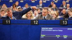 Eurodiputados del Partido Popular Europeo, durante la sesi�n 
