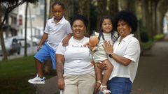 A la derecha, Sugeidi, de 42 a�os, sostiene a su nieta Valeria, de 3. En el centro, su hija mayor, Suleiki, de 24 a�os, madre de Valeria. Y a la izquierda, Tiago, el hijo peque�o de Sugeidi, de 6 a�os