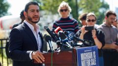 Abdul El-Sayed, durante una rueda de prensa en Detroit