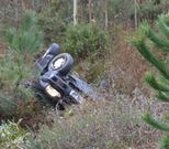 Imagen del Volkswagen Golf siniestrado en la AC-552, en Dumbr�a.