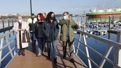 Lenguas y Trigo, en primer t�rmino, en la pasarela de la instalaci�n