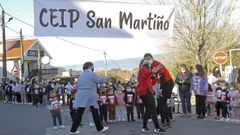 Carrera solidaria de alumnos de infantil y primaria del CEIP San Marti�o de Salcedo, en Pontevedra