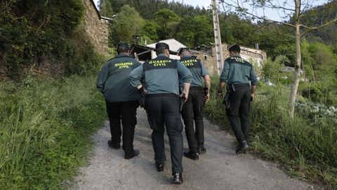 Agentes de la Guardia Civil en un operativo en A Mariña (imagen de archivo)
