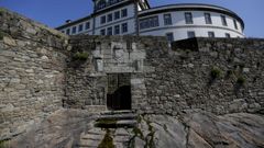 Puerta del Embarcadero o del Castillo en las antiguas murallas de la ciudad, junto al Hospital Abente y Lago