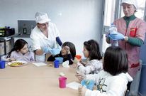 La gesti�n del comedor escolar de Cor�n, en Vilanova, depende de la asociaci�n de padres.