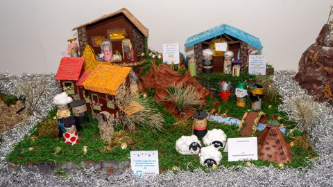 Bel�n realizado con rollos de papel higi�nico participantes en el concurso