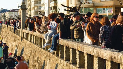 Chapuz�n para despedir el a�o en la playa de Silgar, en Sanxenxo