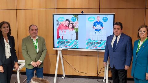 La responsable de Instituciones de la Caja Rural de Asturias, Liliana Vald�s; el presidente de Caja Rural, Fernando Mart�nez; la vicepresidenta del Banco de Alimentos de Asturias, Josefa Ca�adas y el secretario de la Fundaci�n Banco de Alimentos.