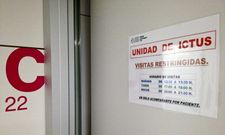 En la planta de Neurolog�a del HULA hay este cartel, pero Adace explica que la unidad no existe. 