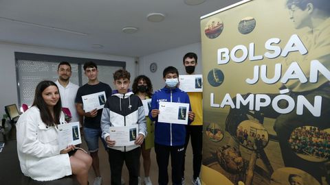 ENTREGA BECAS JUAN LAMPON A CARGO DEL ATLETA UXIO ABUN 