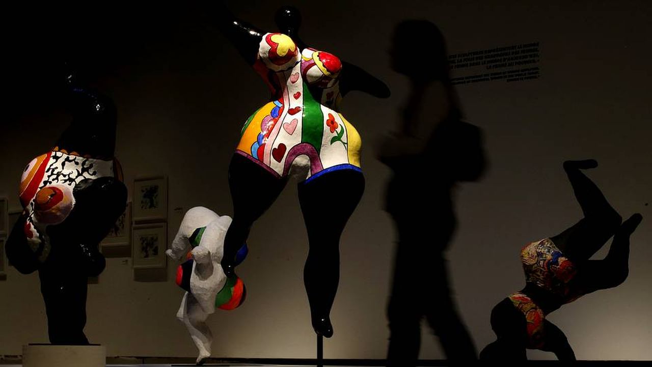 Niki de Saint Phalle, la historia de la mujer que esculpió la vagina más  grande del mundo