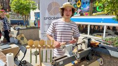 Christian Pombo firma sus trabajos en madera como Spoombini
