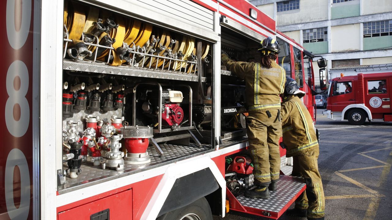 Un incendio provocado por ropa puesta a secar junto a una estufa deja dos heridos en Ourense