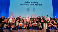 Foto de familia de los recomendado Michelin durante el acto de A Coru�a