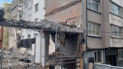 Grieta en el muro del edificio colindante al antiguo mercado de Santa Luc�a