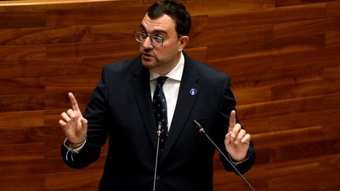 El presidente de Asturias Adri�n Barb�n durante su intervenci�n este mi�rcoles en la segunda jornada jornada del estado de la regi�n en Oviedo
