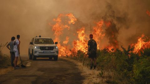 Incendio forestal en Meln, entre las aldeas de Quins y Vilaverde