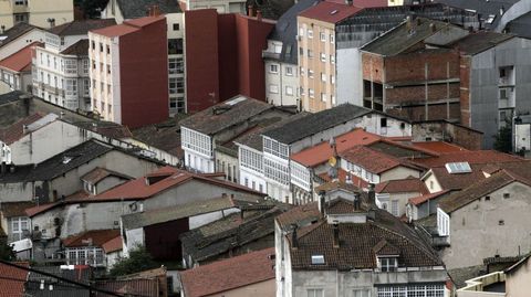 Edificios residenciales en el centro de Monforte, localidad en la que hay ms de 13.000 viviendas y escasez de parque inmobiliario en alquiler