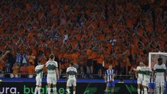 Parte del estadio mostr� su apoyo a la Federaci�n de Pe�as vistiendo camisetas naranjas