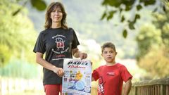 Beni Pi�eiro y su hijo Diego, con el cartel anunciador del segundo torneo ben�fico �P�del por Duchenne�